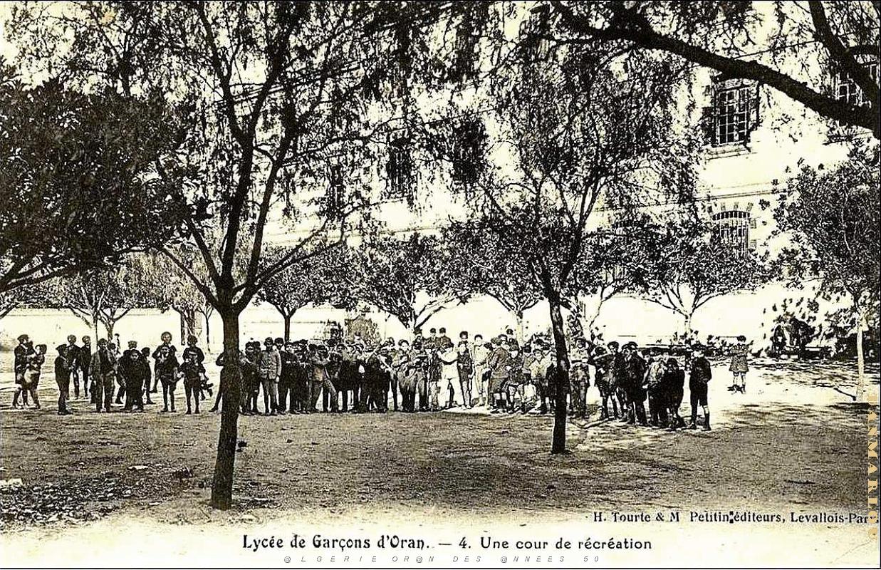3070- Oran - Lycee Lamoriciere - Cour de Recreation.jpg